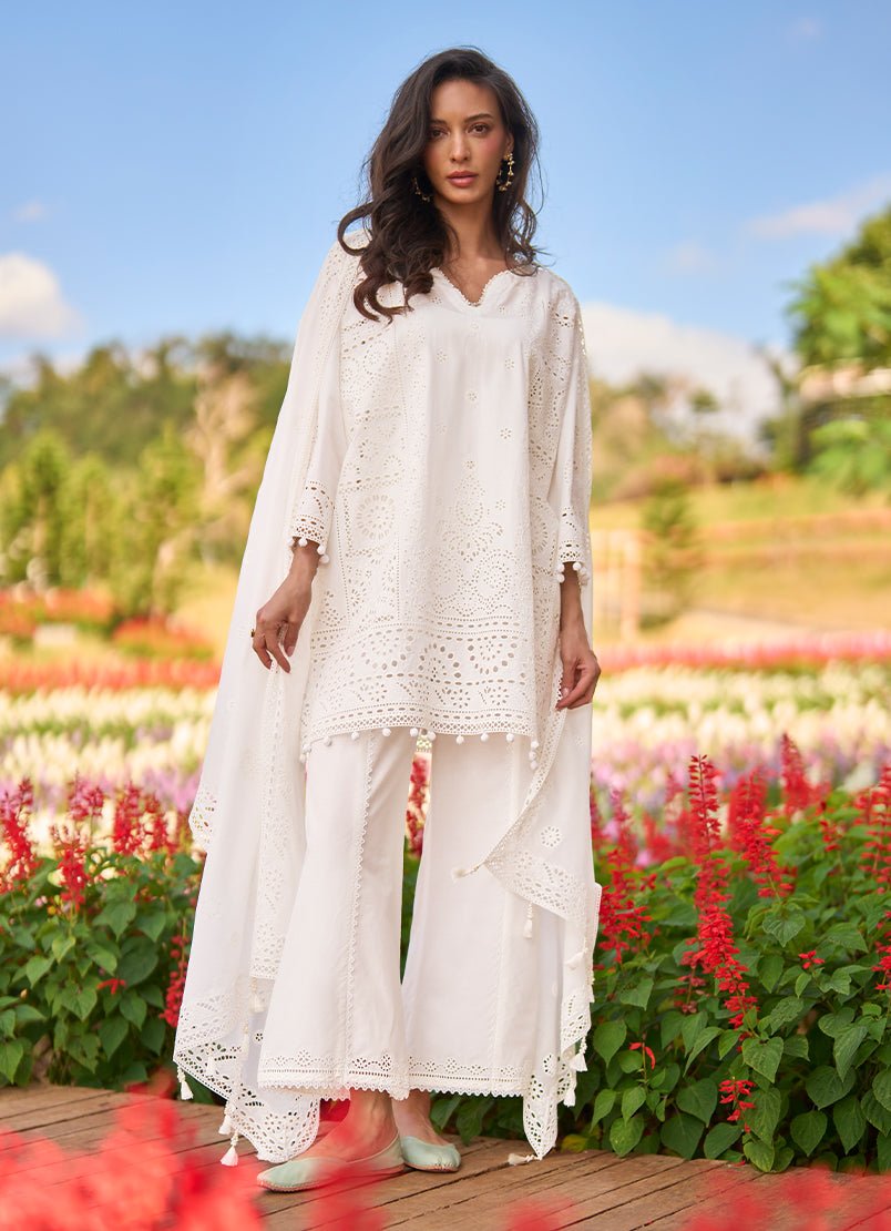 Image | Lawnkari Luxury'26 Formal Festive Wear Unstitched "White" D16 | 3pcs.