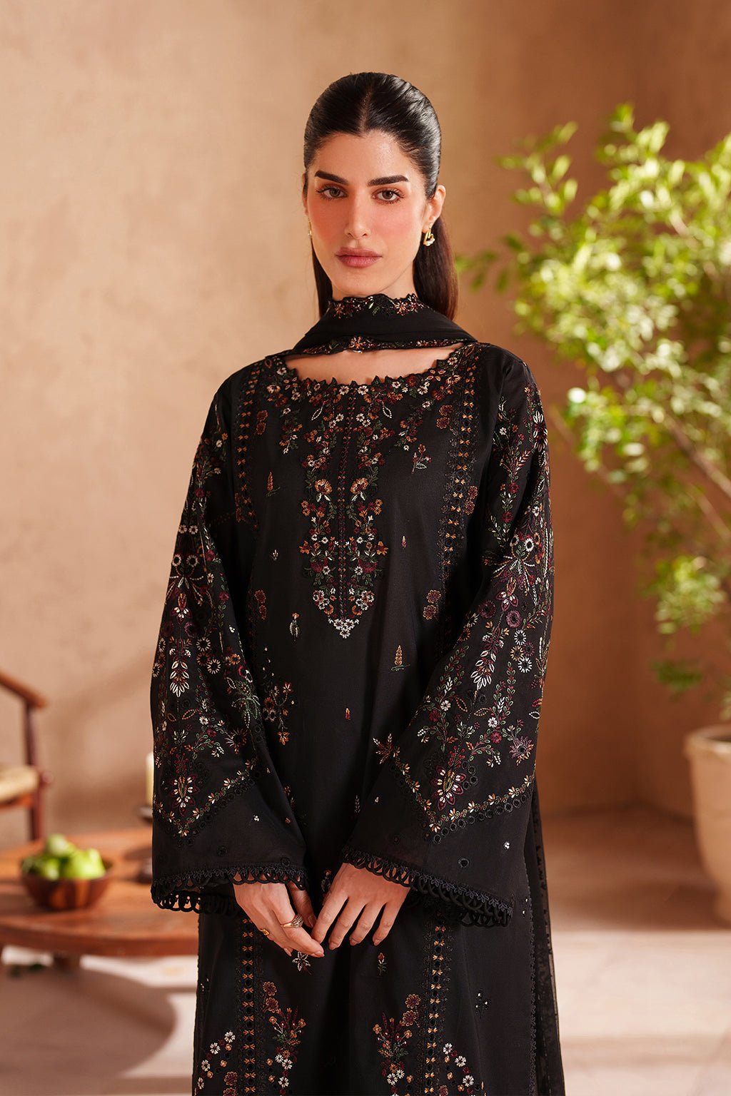 Iznik | Eid Lawn Unstitched Collection 26 Formal Festive Wear "Black" EL-07 | 3Pcs. - Image 4
