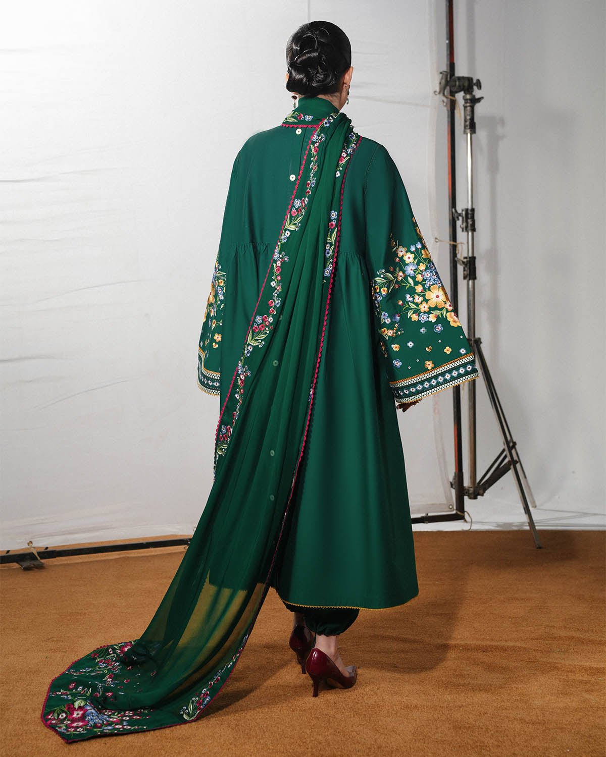 Jugnu Lahore | SS26 Edit 1 Lawn 26 Unstitched Lawn Formal Festive Wear "Green" D09 | 3Pcs. - Image 3