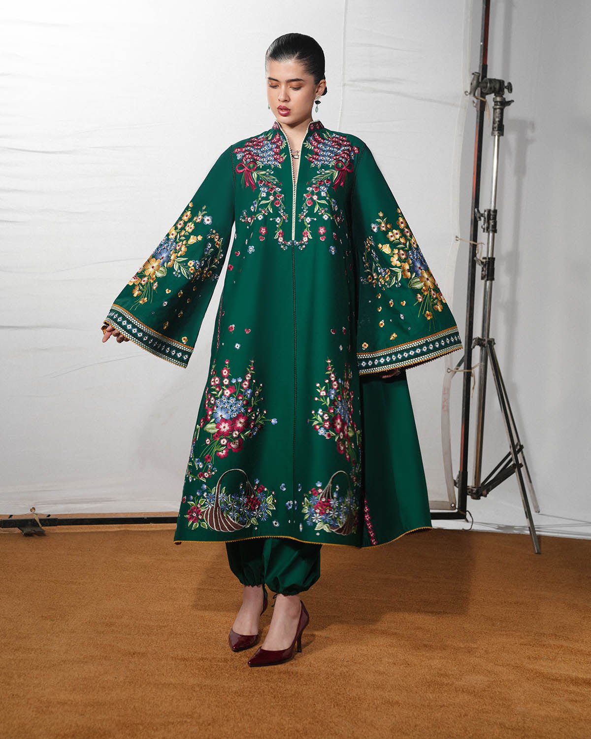 Jugnu Lahore | SS26 Edit 1 Lawn 26 Unstitched Lawn Formal Festive Wear "Green" D09 | 3Pcs. - Image 4